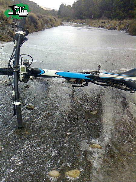 Marin on ice en Lacar, Neuqun, Argentina