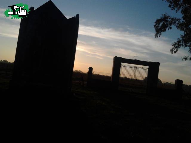 EL SOL SE MUERE EN URIBELARREA en Cauelas, Buenos Aires, Argentina