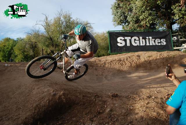 Pump track 