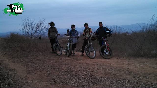 difrutando una buena tarde a puro downhill en chicoana-salta!