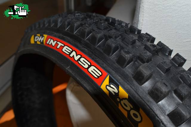 Cubierta INTENSE MTB 909 26 "X 2.50" DH 2 CAPAS PLEGABLE .-contacto 3513990069. nueva en Venta -