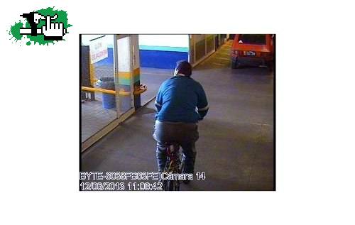 ladron de ZENIT TIBET en ROSARIO por calle santa fe, casi veramujica en un estacionamiento de facult en Rosario, Santa Fe, Argentina