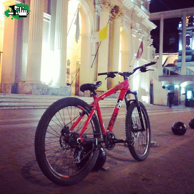 Mi Bike posando Frente a la Catedral!