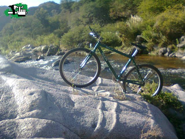 Costeando el rio Quines en Ayacucho, San Luis, Argentina