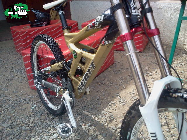 Vendo permuto x enduro gambler