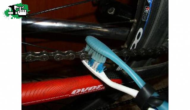 Cómo limpiar una cadena de bicicleta