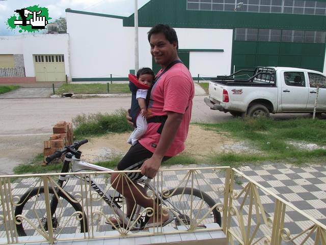 Disfrutando de un paseo con mi hija y la bike