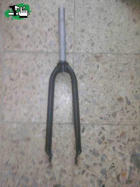 Horquilla de aluminio barata.