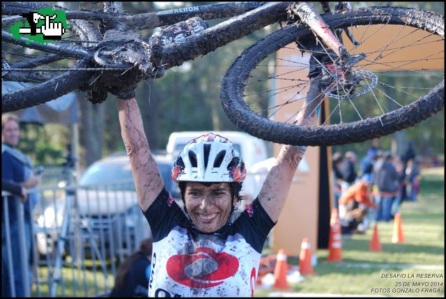 UNA AUTENTICA CAMPEONA DENTRO Y FUERA DE LA PISTA!!!!