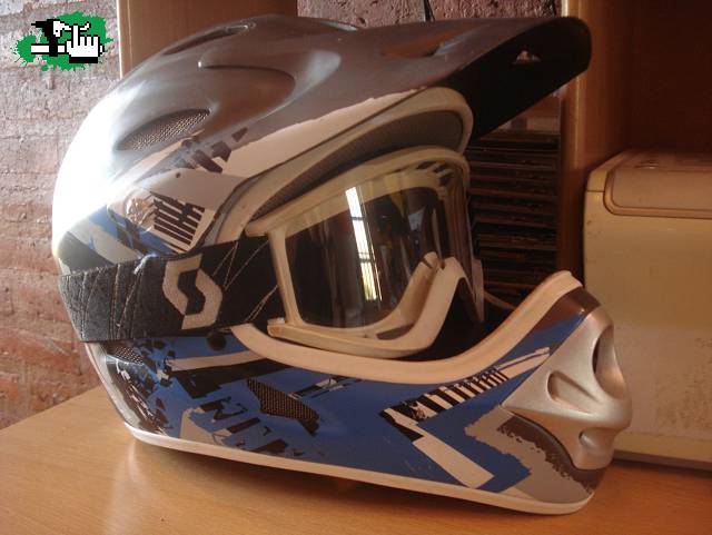  vendo casco Giant talle s $500 antiparras scott $180