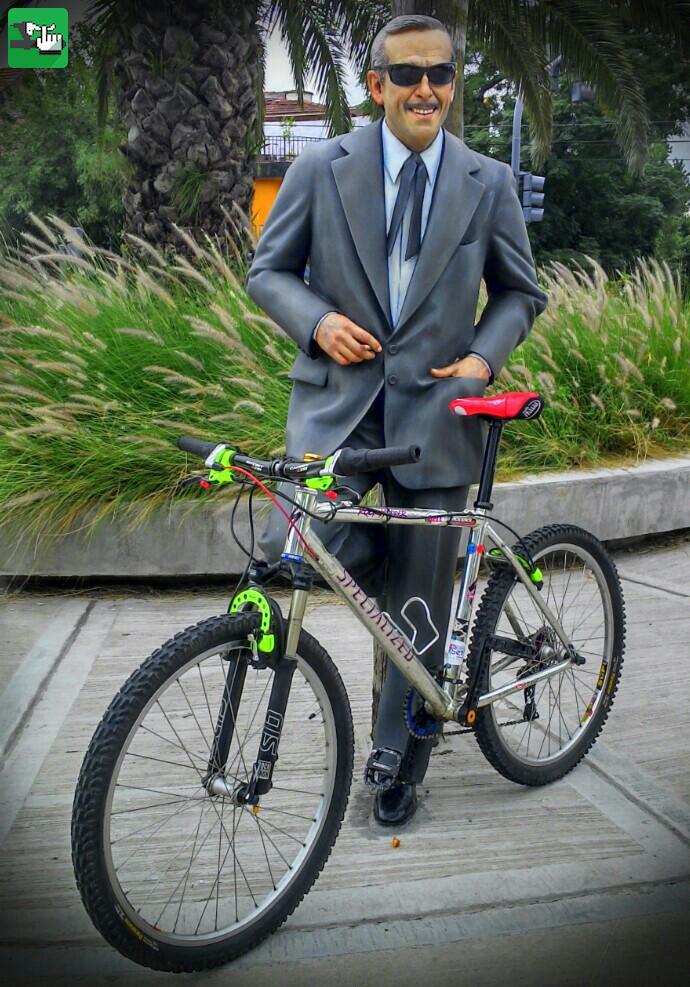 Te cuido la bici pibe?