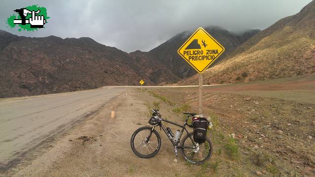 Cartel loco en Chilecito, La Rioja, Argentina