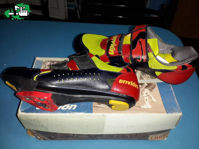 Vendo Zapatillas Envíon Num 39 $1200.Escucho oferta.