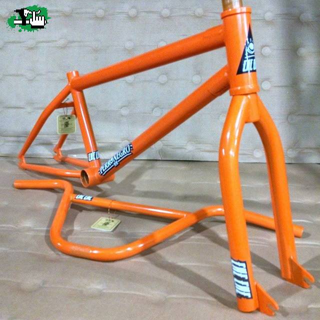 PERRO NEGRO X ENE ENE BIKES