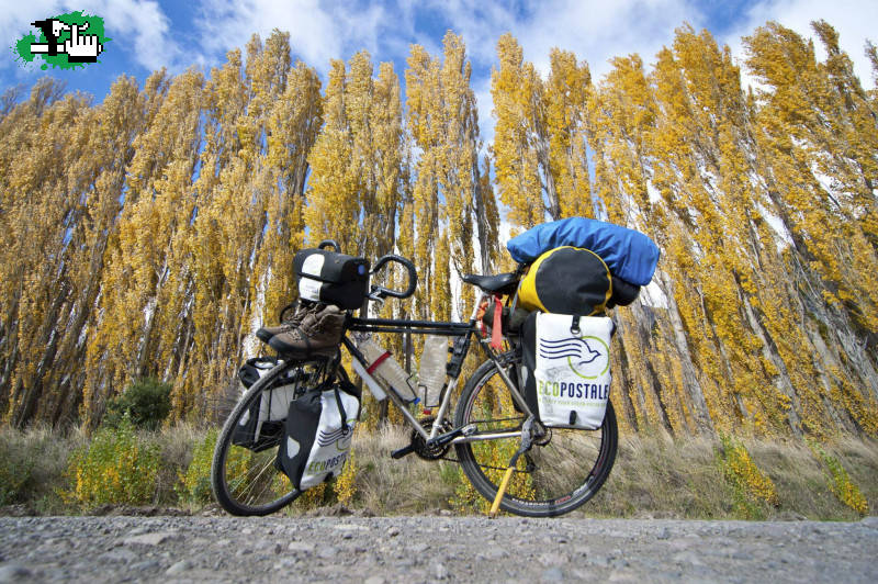 Despues de recorrer Argentina le robaron la bicicleta en la calle