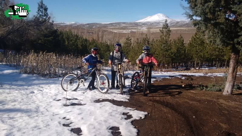 Andando con amigos :) con lo que queda de Nieve! :)