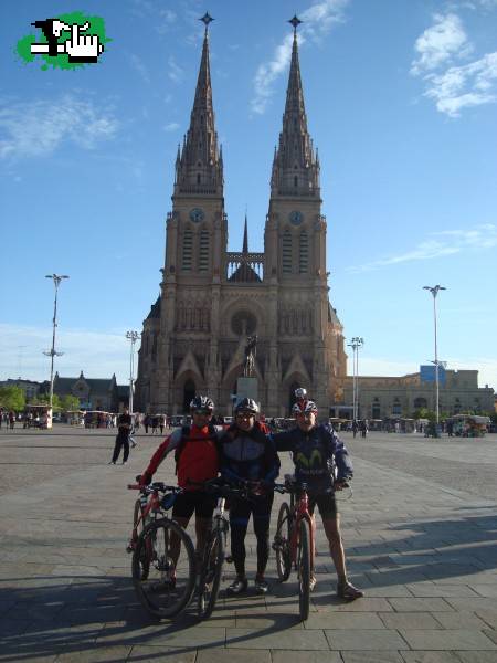 Viaje a LUJAN por tierra (400km) ida y vuelta, con amigos 02/11/2015