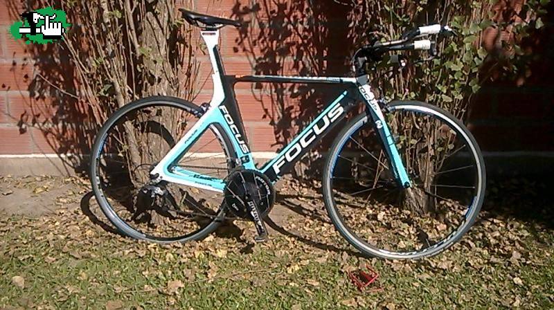 permuto focus tria carbono talle L 2015, por una de tria talle 54
