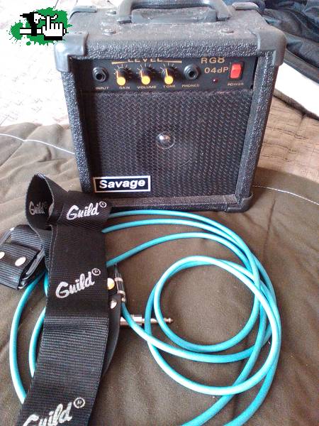 permutó guitarra eléctrica y amplificador