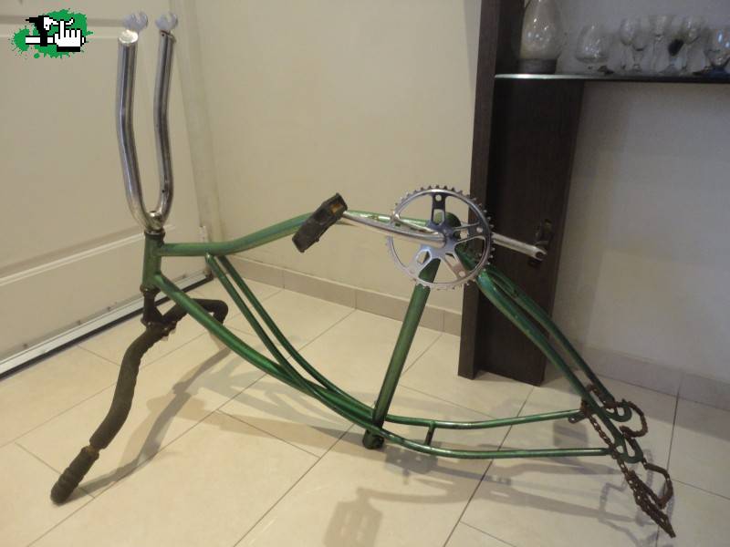 Cuadro de bici playera rodado con manubrio horquilla pedales usada en - BTT