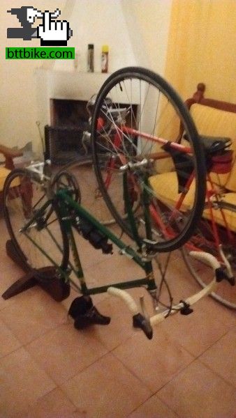 Les ofresco, este pequeño invento, que se me ocurrió, para estacionar la bicicleta, para los más fra
