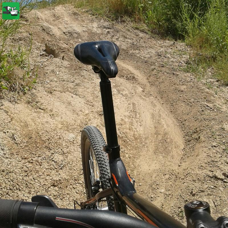 Practicando bajadas en tierra suelta..mejorado de a poco