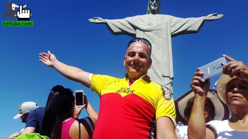 VIDEO- VIA BIKER EN  RIO D JANEIRO PEDALEANDO X LA FAVELA