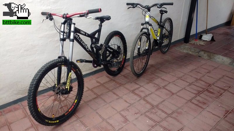 mis bicis dh y xc!