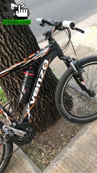 Me robaron bicicleta Venzo Yeti negra con detalles naranjas 