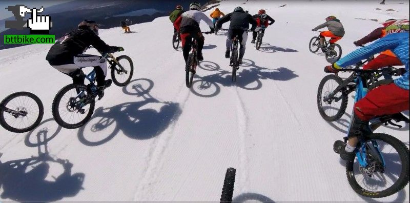 Avalanche Catedral down 1000 Bariloche