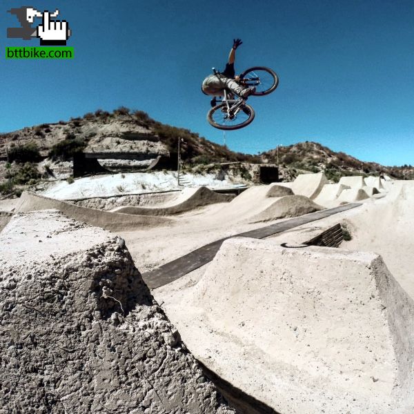 Tomas Marcovecchio-360 no hand en Dirt World