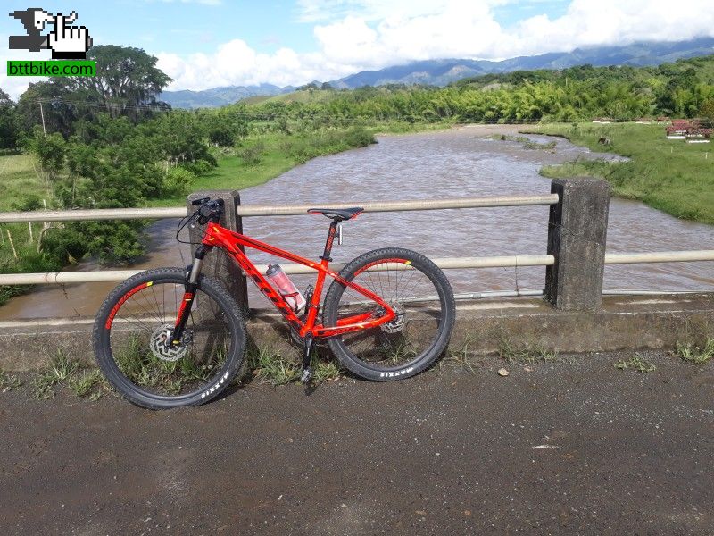 Sobre el ro risaralda 