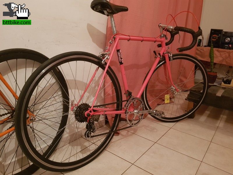 Vendo o permuto bicicleta de ruta del 83' armada a pedido en excelentes conduciones, con tubería Rey