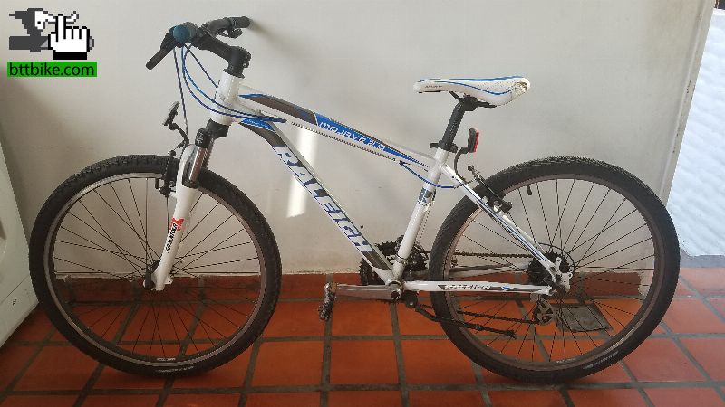 Vendo bicicleta raleigh mojave 2.0 blanca y celeste (es la de la foto), rodado 26, talle S