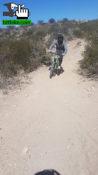 Hermoso finde con amigos, a puros porrazos y downhill. Se la pasa genial. Los golpes se van, los rec