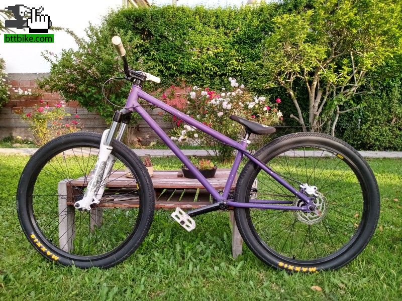 Dirt - Street - 4X RockShox Argyle, Maxxis DTH, Mavic, Izhavel
