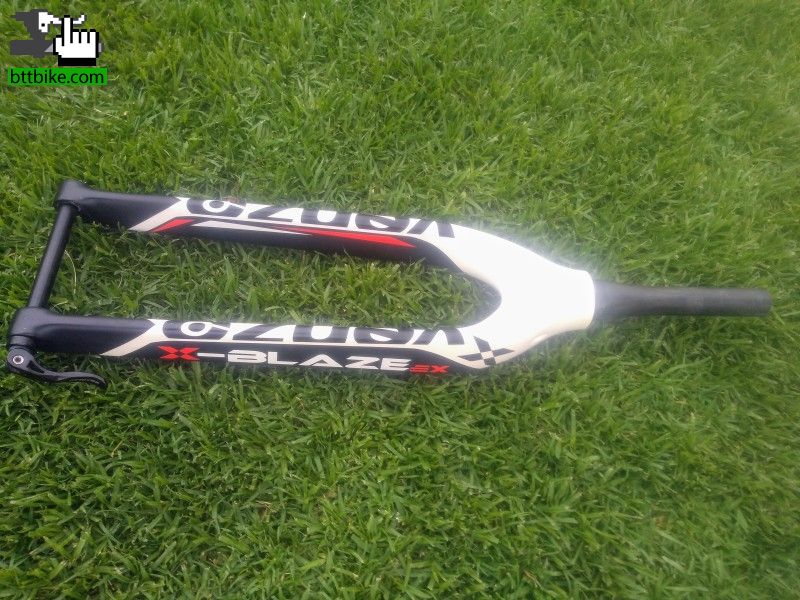 Horquilla rígida Horquilla rígida Venzo carbono Boost. 1 mes de uso. Igual a nueva. 