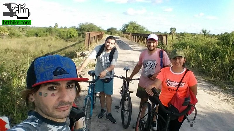 Por Víctor Manuel con amigos