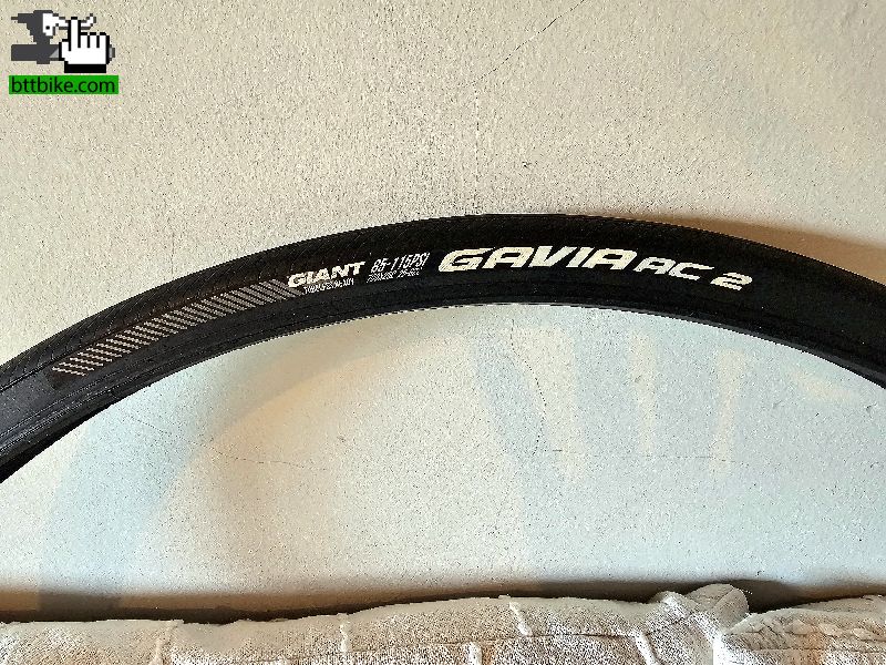 Ruedas, Cubiertas, Llantas Cubierta Giant GAVIA AC2, 700X25C Tubeless Ready, Nueva sin rodar.