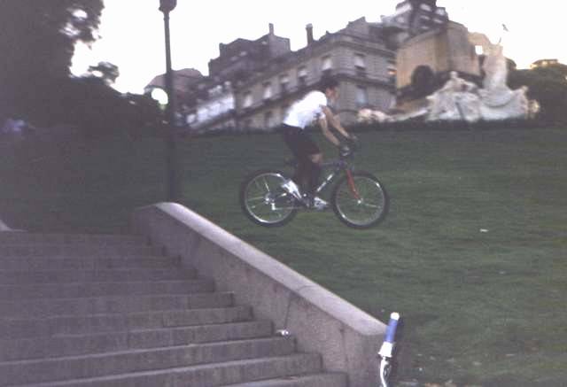 Gap de escaleras al pasto