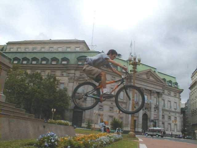 Salto en Plaza de Mayo