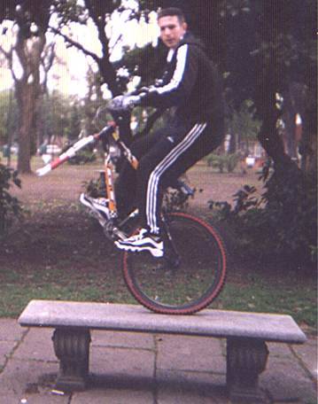 Sin la rueda delantera