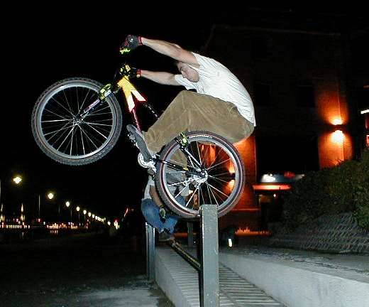 Hop hup baranda con la bici nueva
