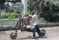 foto de africano flatland con bici de paseo