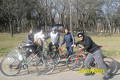 foto de bicicleteada rural con amigos