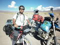 foto de Con un motociclista suizo, que estaba dando la vuelta al mundo...