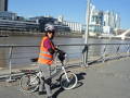 foto de Aurorita (mi bici) y yo en Puerto Madero