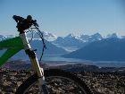 foto de cumbre del cerro Moyano, al fondo el parque nacional Los Glaciares.